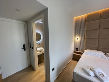 absolute hotel