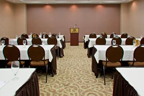 holiday inn florence by ihg