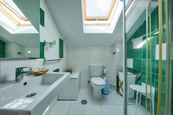 adore portugal coimbra guest house