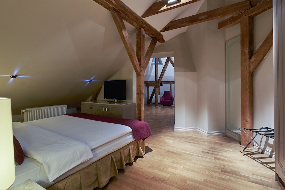 opera hotel