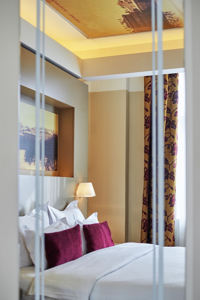 opera hotel