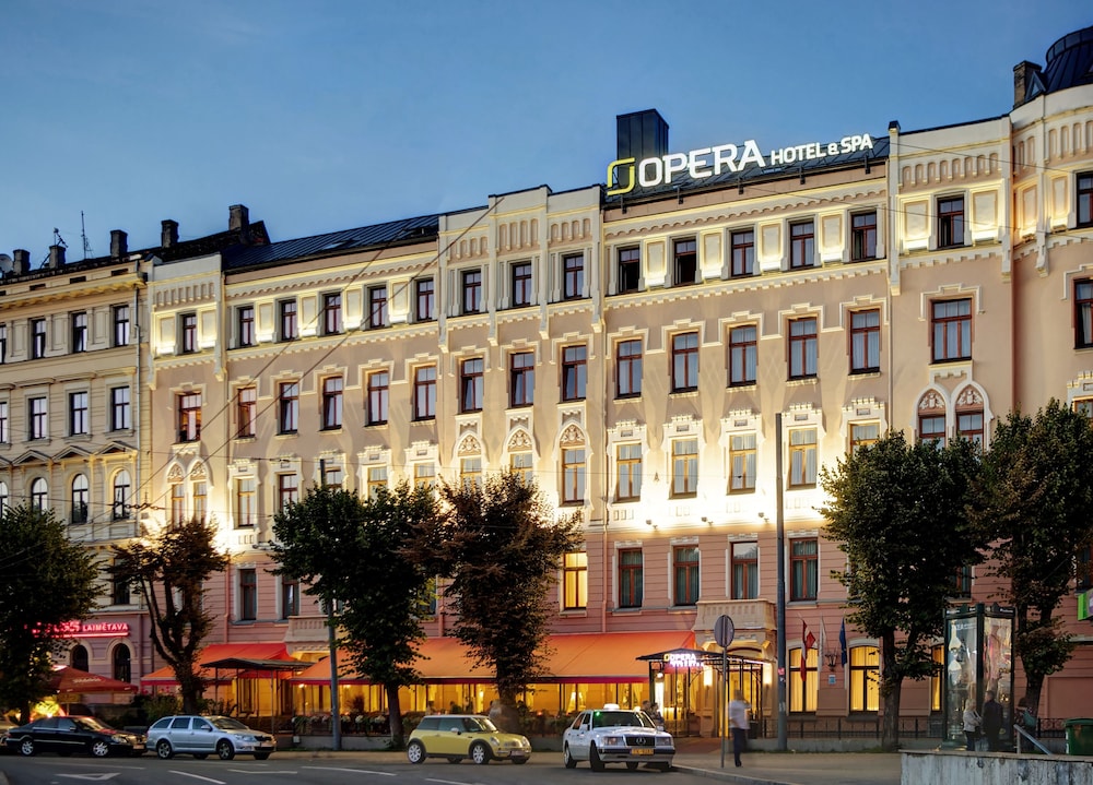 opera hotel