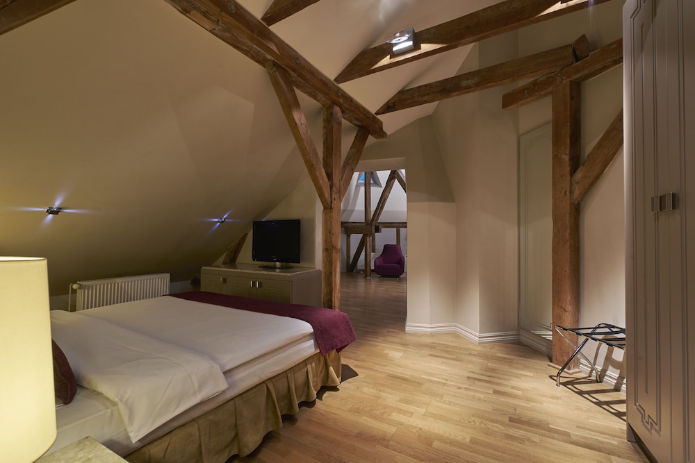 Opera Hotel,Near St John's Church,4 star