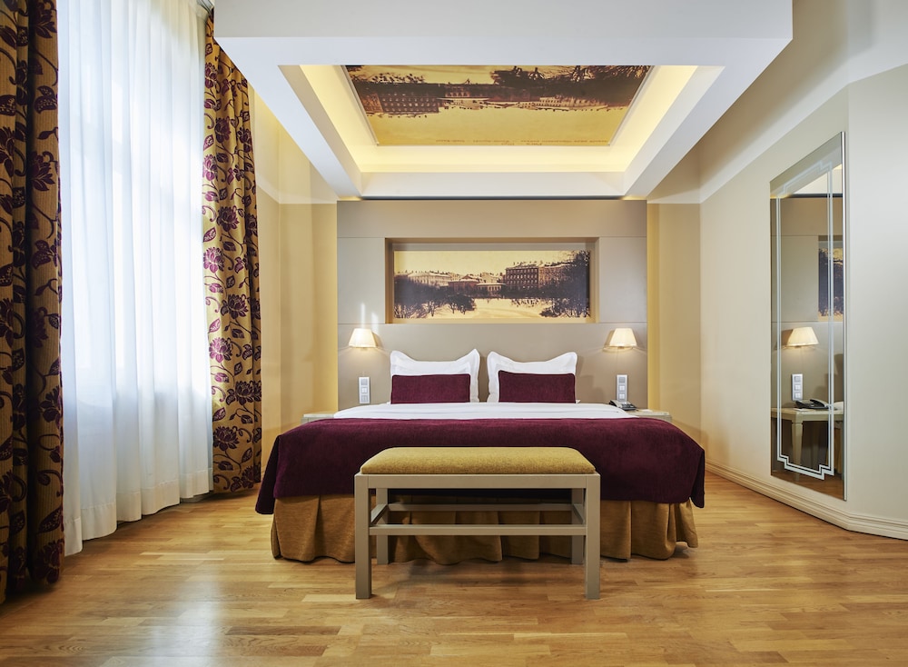 Opera Hotel,Near St John's Church,4 star