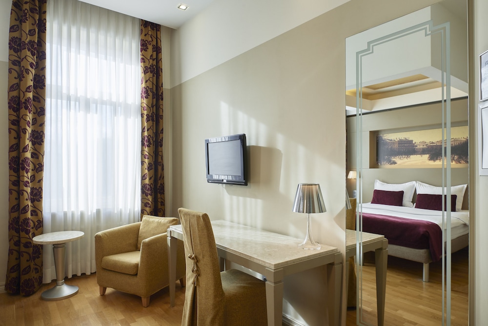 Opera Hotel,Near St John's Church,4 star
