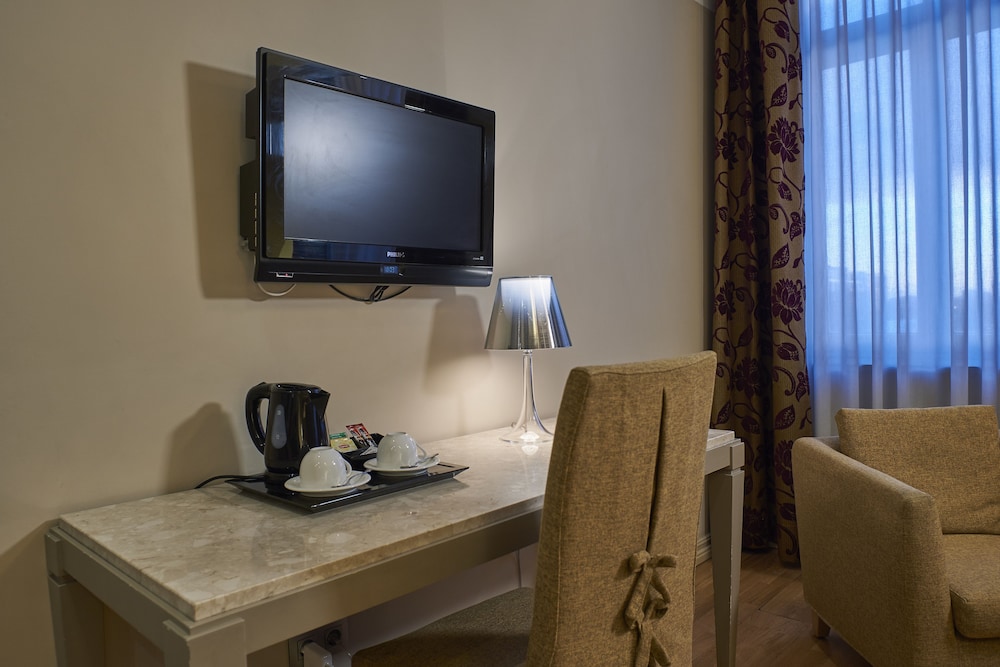 Opera Hotel,Near St John's Church,4 star