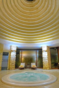 hotel ta cenc and spa