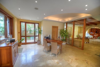 hotel ta cenc and spa