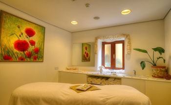 hotel ta cenc and spa