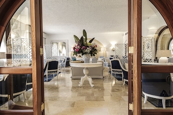 hotel ta cenc and spa