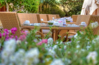 hotel ta cenc and spa