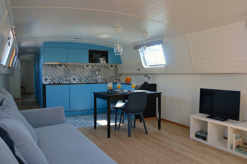 tagus marina houseboat
