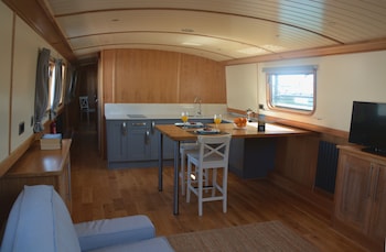 tagus marina houseboat
