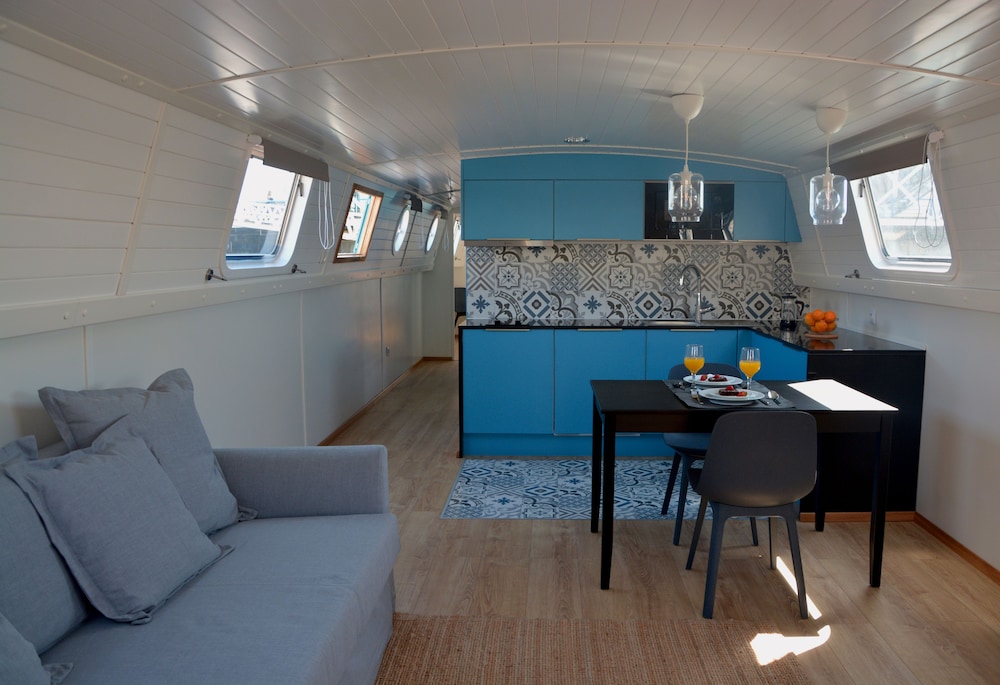 tagus marina houseboat