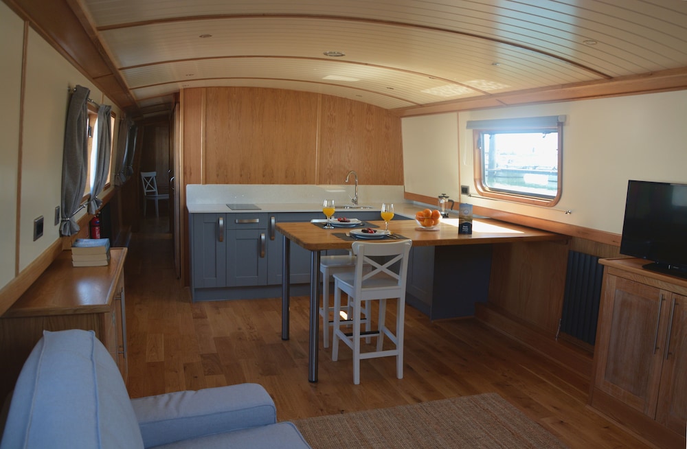 tagus marina houseboat