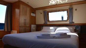 tagus marina houseboat