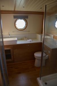 tagus marina houseboat