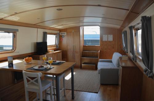 tagus marina houseboat