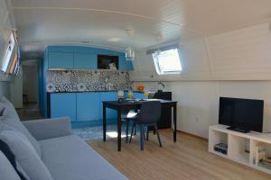 tagus marina houseboat