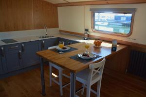 tagus marina houseboat
