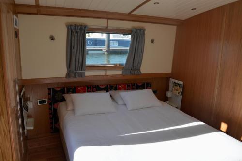 tagus marina houseboat