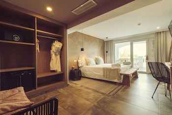 icon valparaiso adults only