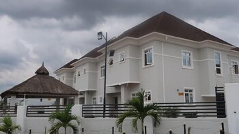 whytescape serviced apartments