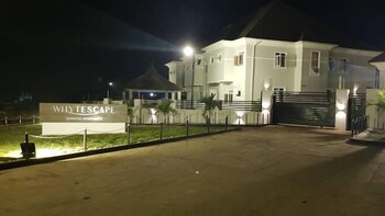 whytescape serviced apartments