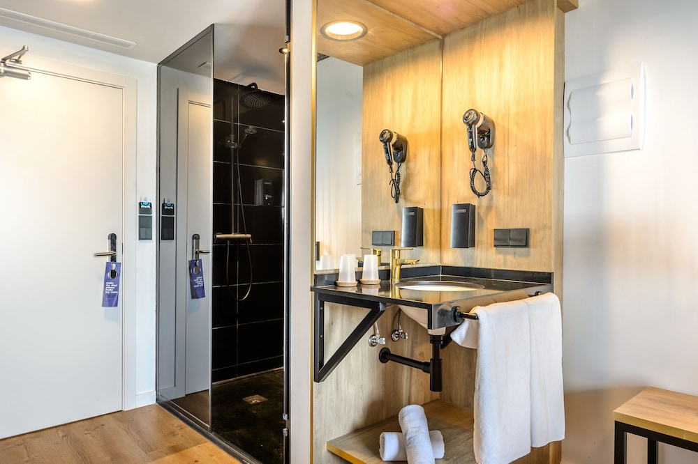 hotel vibra district adults only