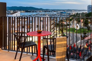 hotel vibra district adults only