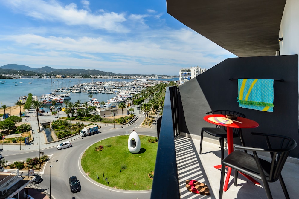 hotel vibra district adults only