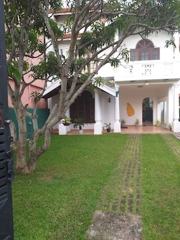 villa de negombo