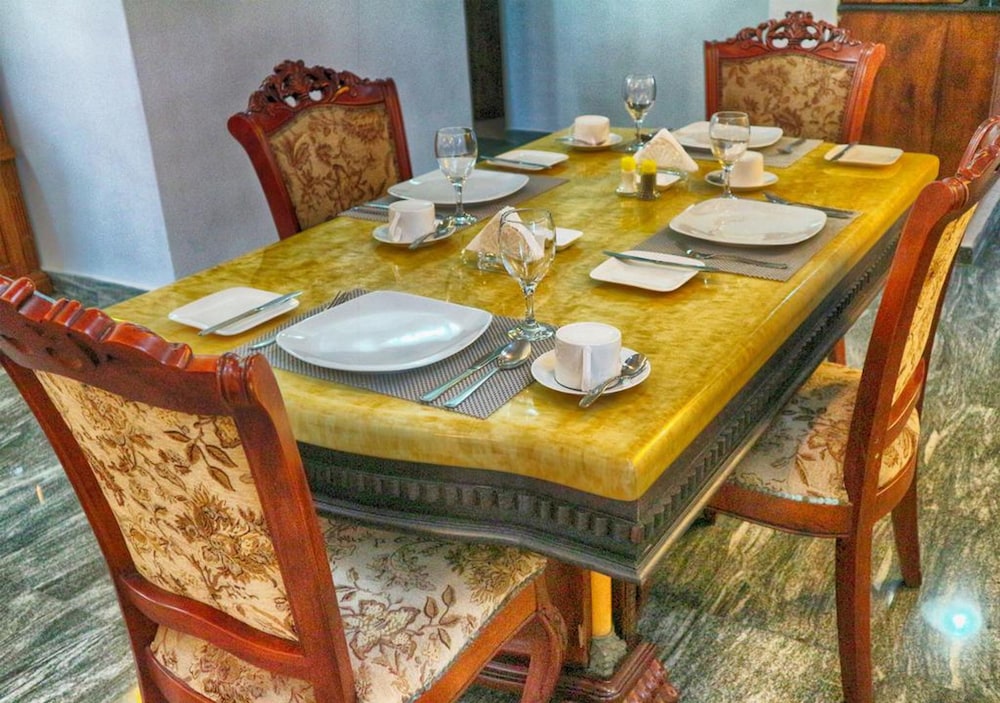 villa de negombo