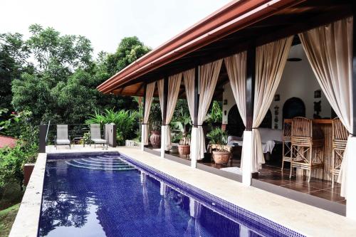Villa Costa Pura Vida,Ciudad Cortes>>Bahia Ballena,4 star