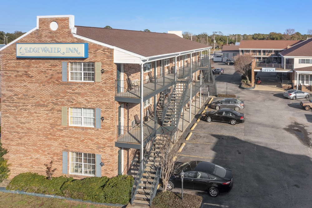 edgewater inn