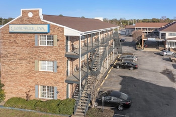 edgewater inn