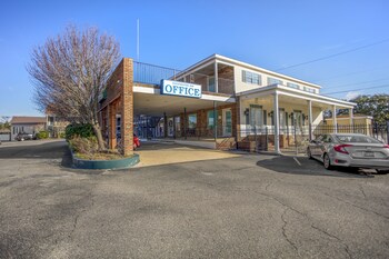 edgewater inn
