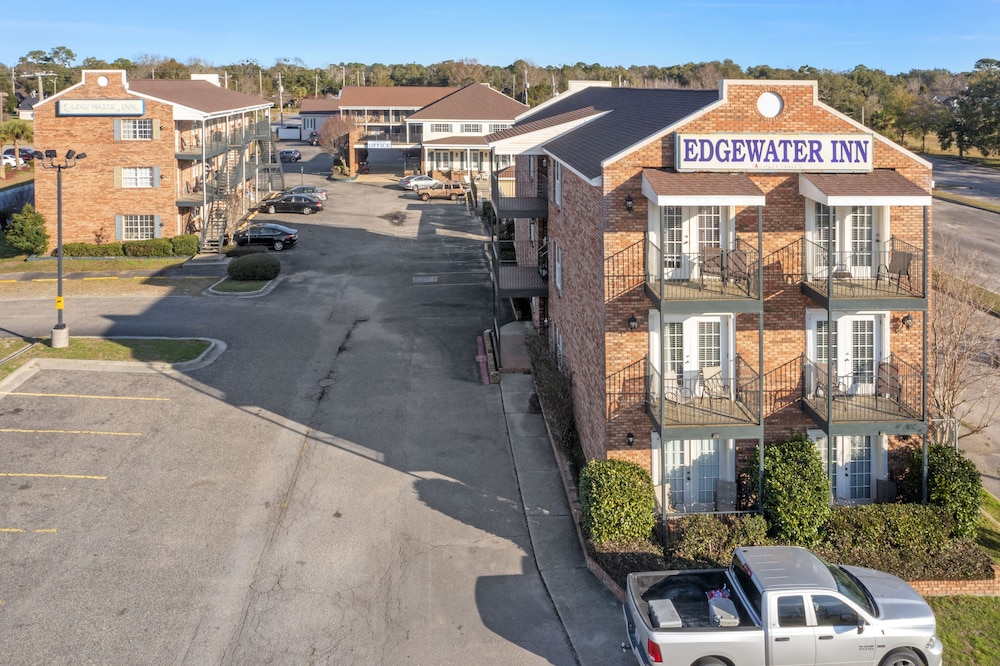edgewater inn