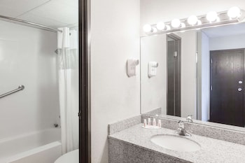 Ramada Plaza By Wyndham Albany,Albany County>>Albany,3 star
