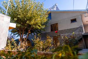 hayi tun guest house