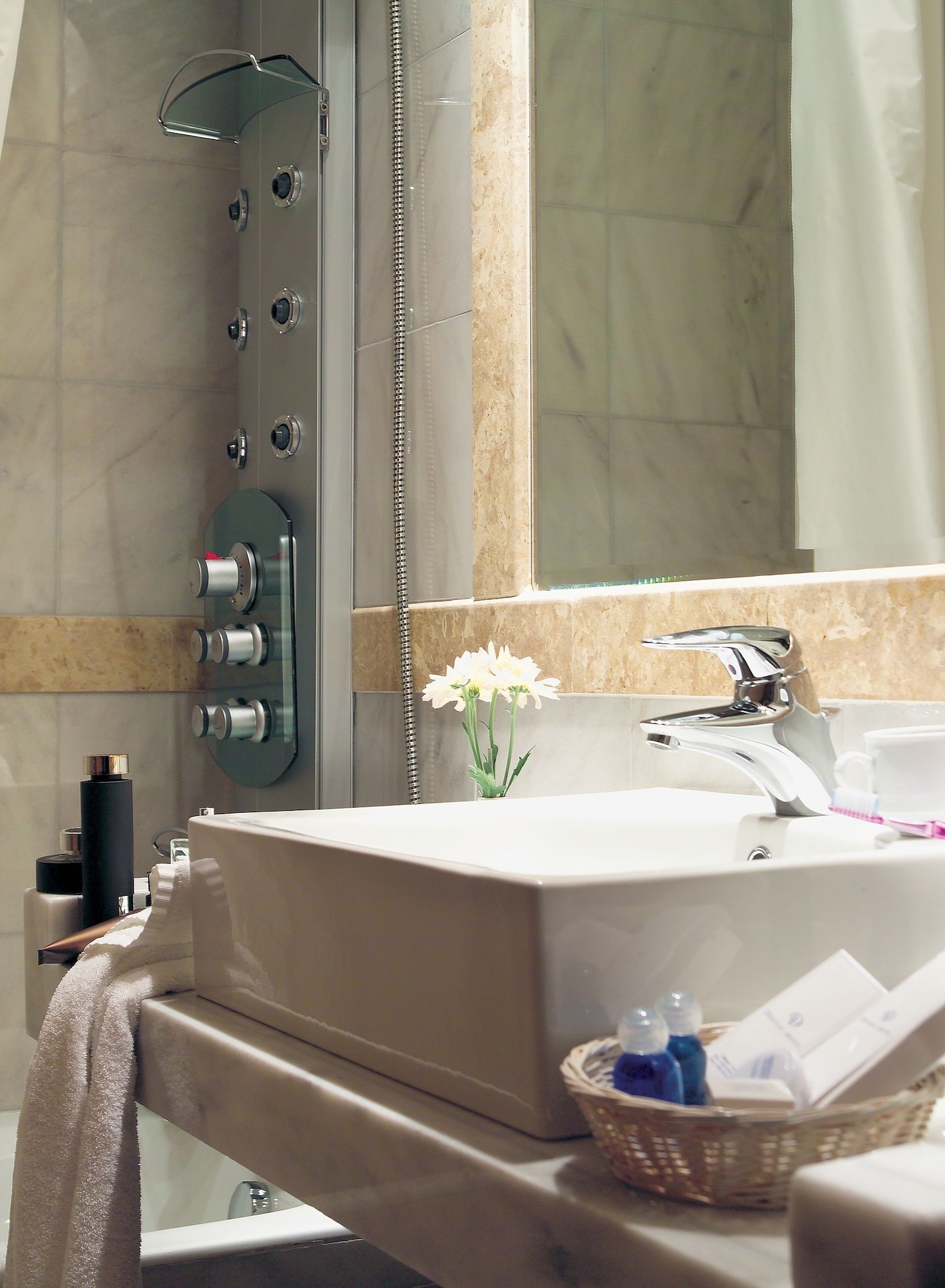 dekelia hotel
