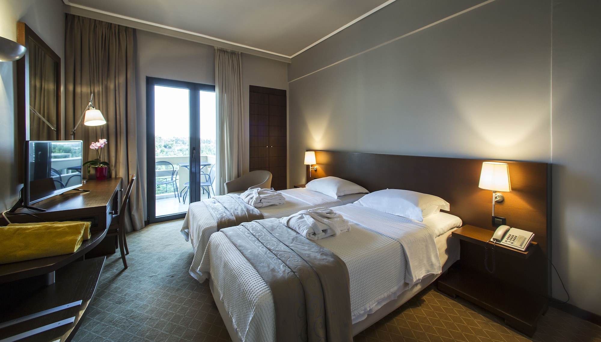 dekelia hotel