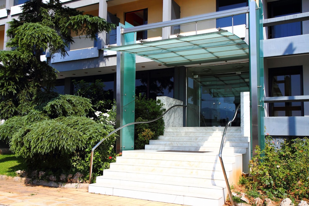 pines hotel