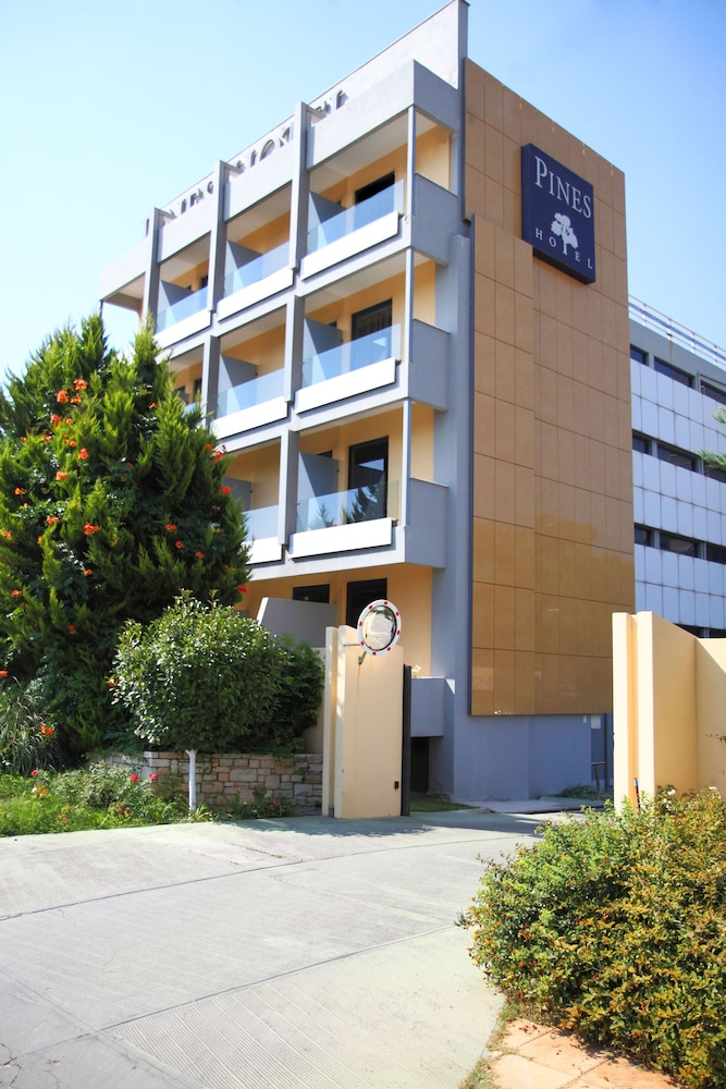 pines hotel