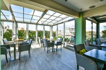 athens way pop art hotel