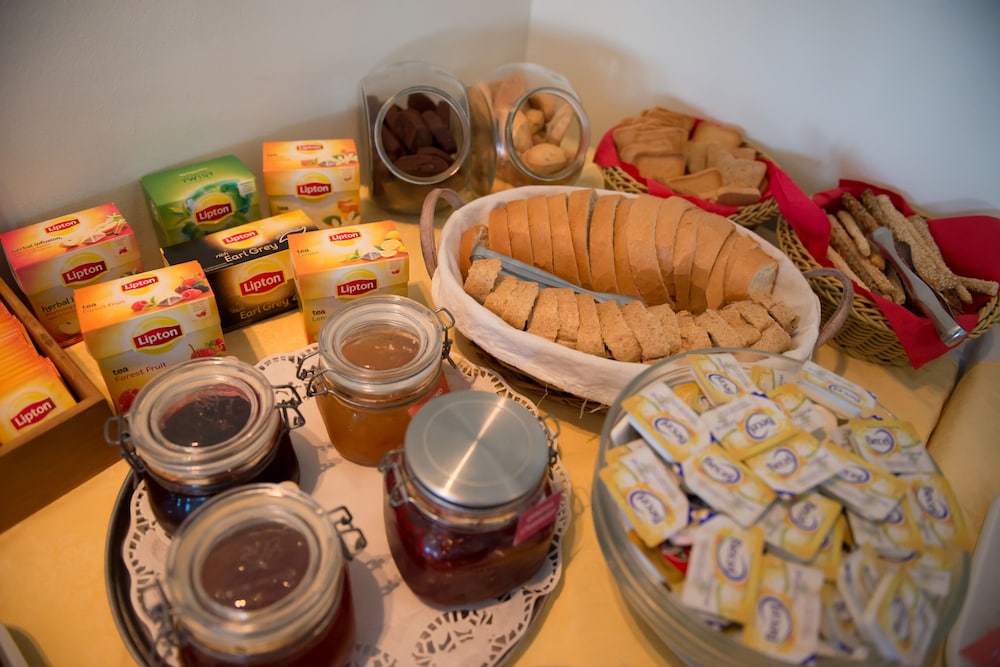 athens way pop art hotel