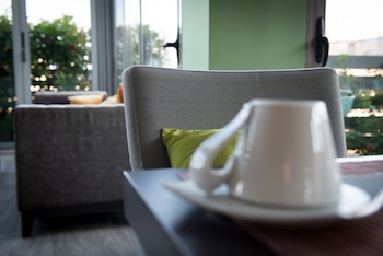 athens way pop art hotel