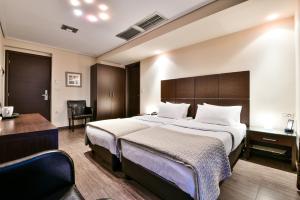 athens way pop art hotel