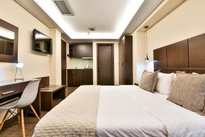 athens way pop art hotel