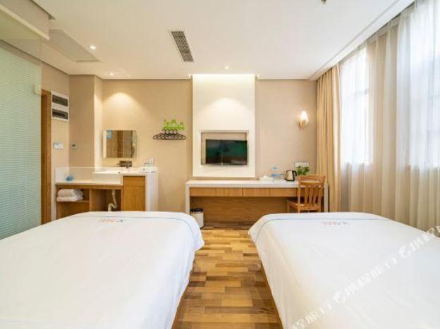 jinglai hotel shanghai peoples square nanjing road pedestrian street